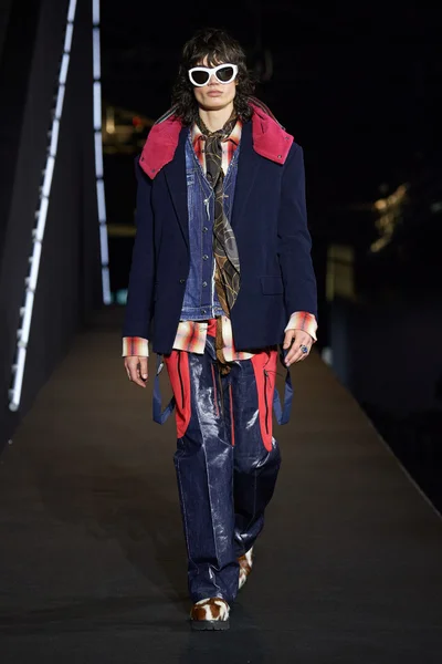 Look 30